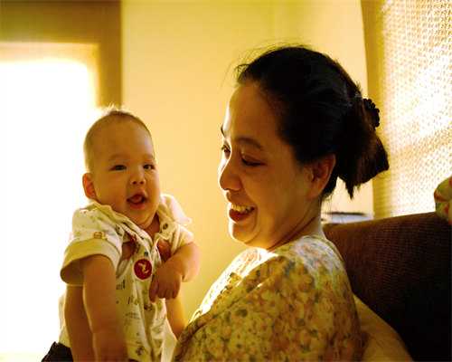 朋友宝宝百日宴送多少钱，参加朋友家宝宝的百日宴一般封多少红包合适? 